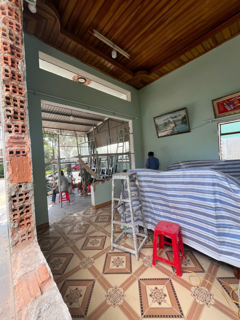 Thi công hệ thống cửa mới