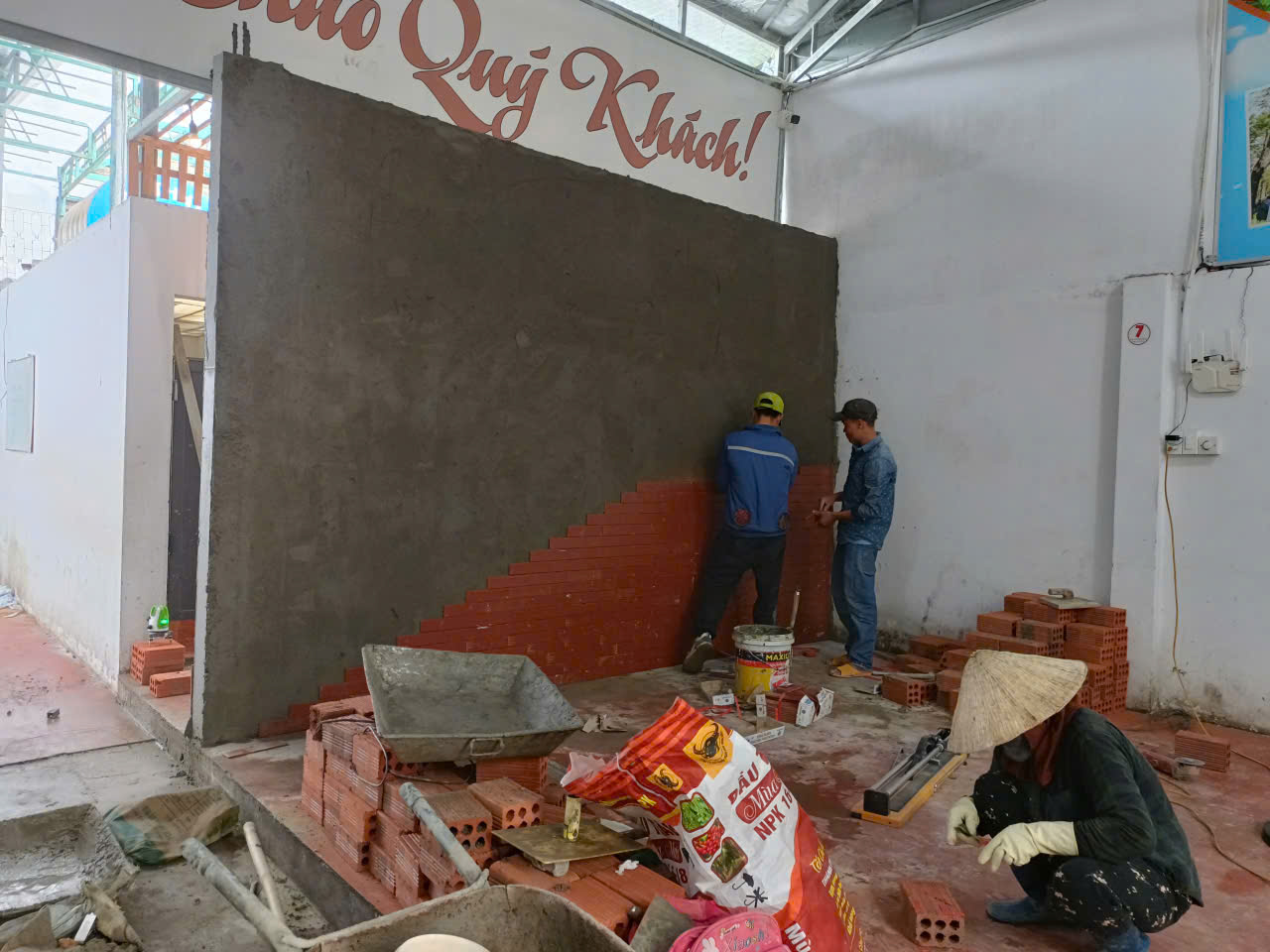 Thi công lại vách khu vực nhà vệ sinh