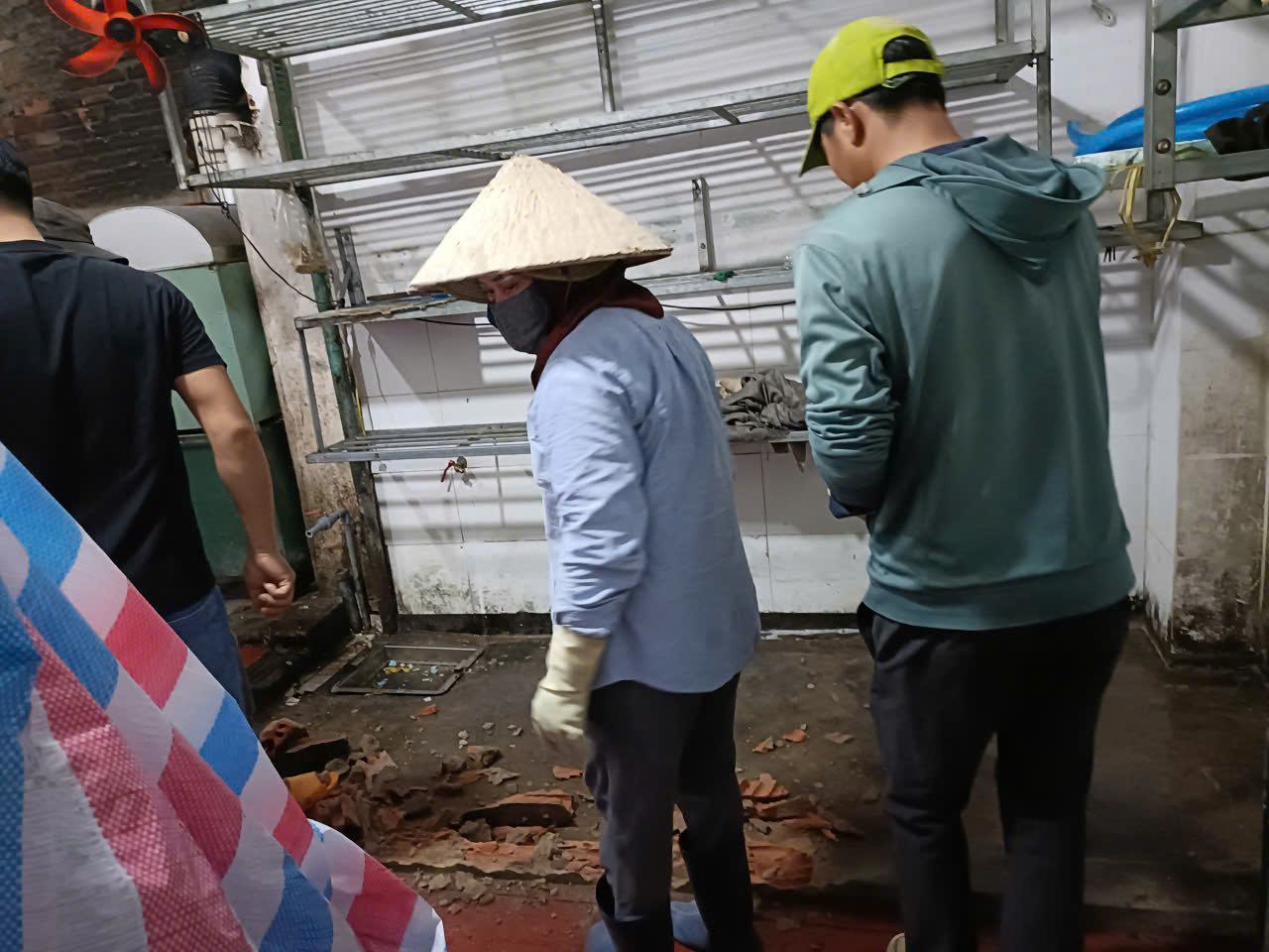 Thi công sàn khu vực rửa tại Đoàn Viên Quán